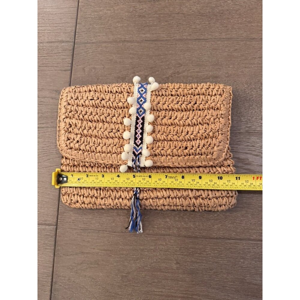Fallon & Royce Reese Fold Over Straw Clutch Bag Pom Pom Accent - Picture 6 of 7